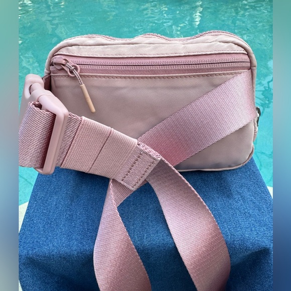 lululemon Everywhere Belt Bag 1L - Picture 6 of 16